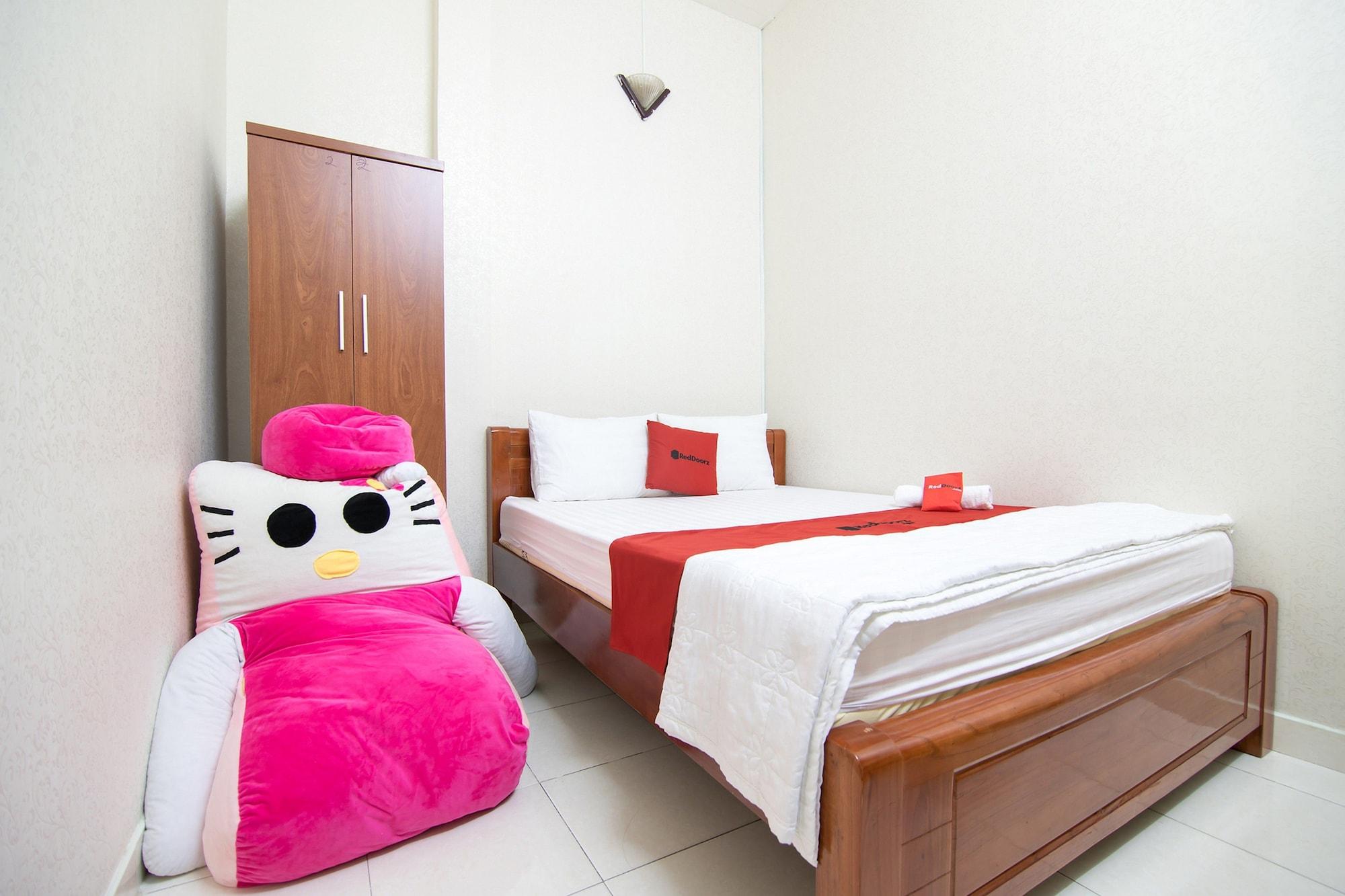 Reddoorz Near Tan Son Nhat Airport 3 Хошимин Екстериор снимка